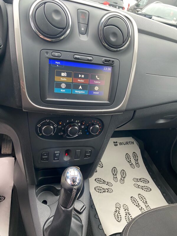 Dacia Logan 0,9 TCe 90 Laureate MCV 5d - Image 15