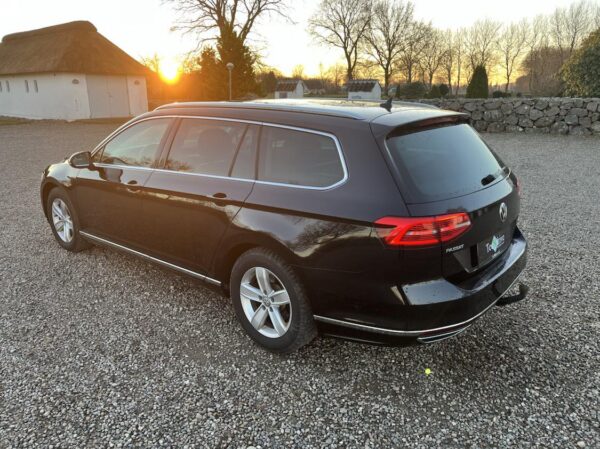 VW Passat 2,0 TDi 150 Highline Premium Variant DSG 5d - Image 5