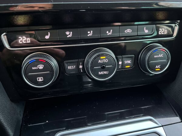 VW Passat 2,0 TDi 150 Highline Premium Variant DSG 5d - Image 10
