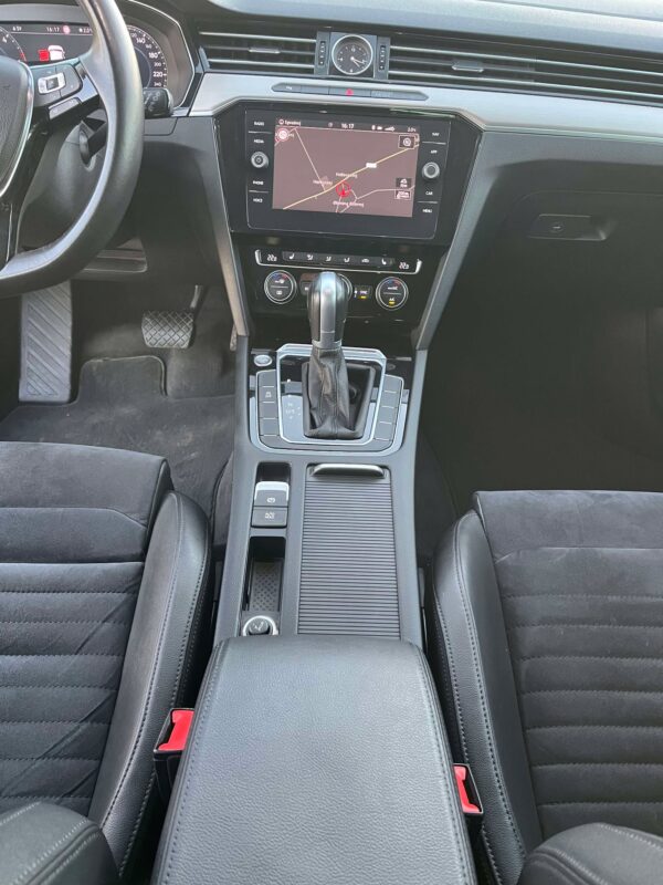 VW Passat 2,0 TDi 150 Highline Premium Variant DSG 5d - Image 8