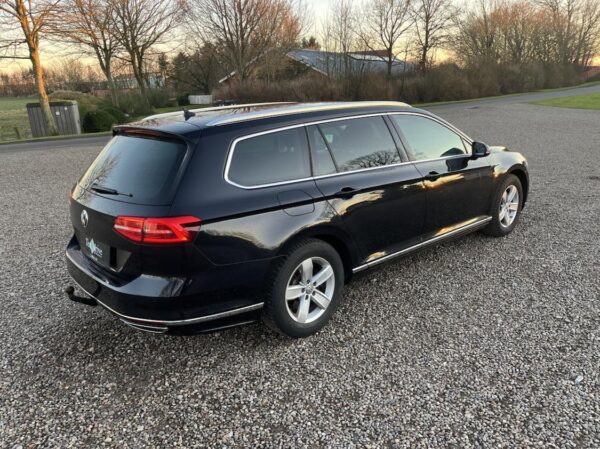 VW Passat 2,0 TDi 150 Highline Premium Variant DSG 5d - Image 2