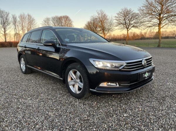 VW Passat 2,0 TDi 150 Highline Premium Variant DSG 5d - Image 4