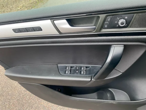 VW Passat 2,0 TDi 150 Highline Premium Variant DSG 5d - Image 3